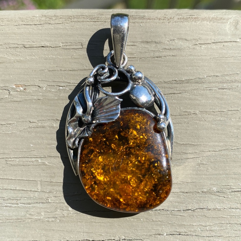 Sterling silver & amber pendant